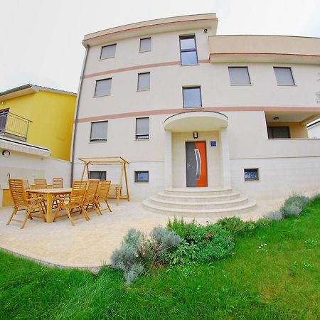 Nelkas Apartments Pula Exterior foto